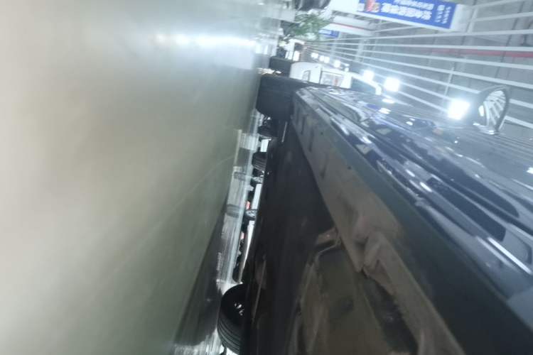 Used Volkswagen Magotan 2023 2 Million Units Commemorative Edition 330TSI DSG Luxury Version Left Side Sill
