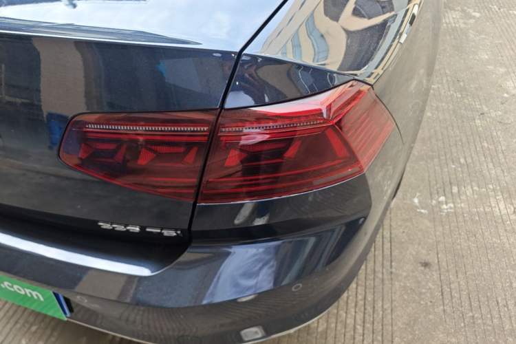Used Volkswagen Magotan 2023 2 Million Units Commemorative Edition 330TSI DSG Luxury Version Right Rear Taillight