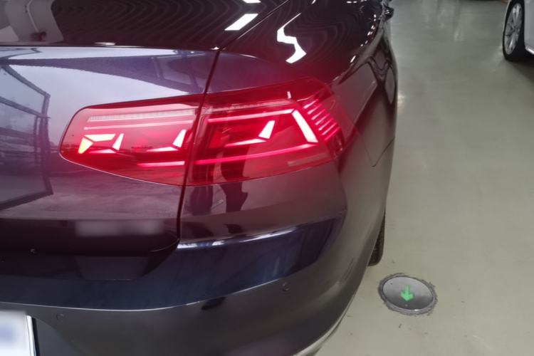 Used Volkswagen Magotan 2023 2 Million Units Commemorative Edition 330TSI DSG Luxury Version Right Rear Taillight
