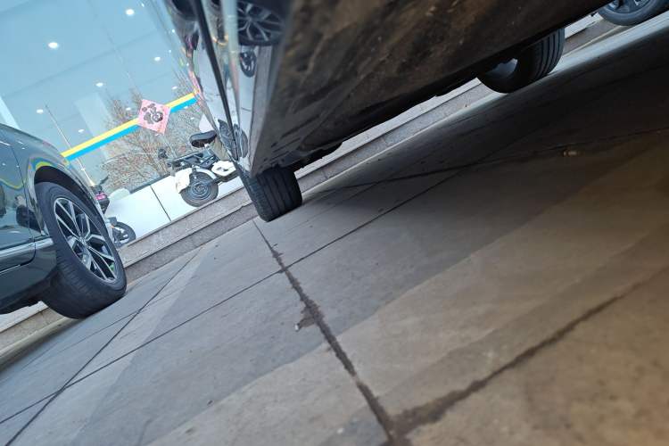 Used Volkswagen Magotan 2023 2 Million Units Commemorative Edition 330TSI DSG Luxury Version Right Side Sill