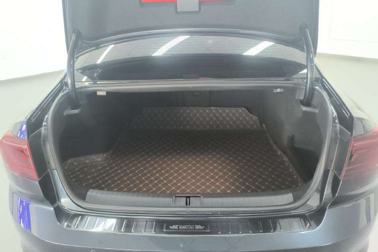Used Volkswagen Magotan 2023 2 Million Units Commemorative Edition 330TSI DSG Luxury Version Trunk