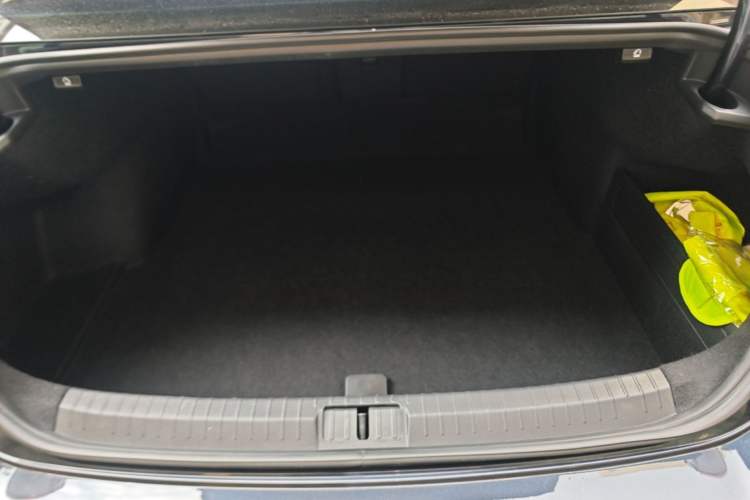 Used Volkswagen Magotan 2023 2 Million Units Commemorative Edition 330TSI DSG Luxury Version Trunk