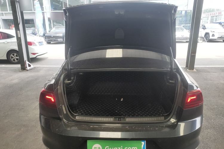 Used Volkswagen Magotan 2023 2 Million Units Commemorative Edition 330TSI DSG Luxury Version Trunk