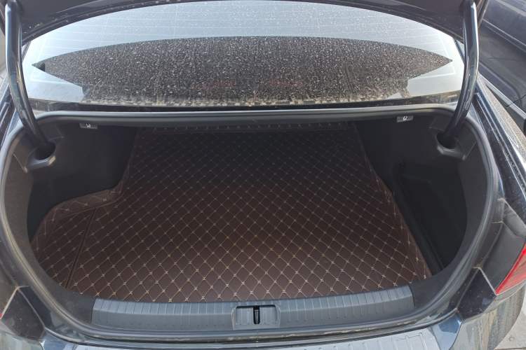 Used Volkswagen Magotan 2023 2 Million Units Commemorative Edition 330TSI DSG Luxury Version Trunk