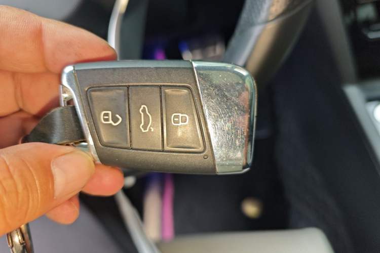 Used Volkswagen Magotan 2023 2 Million Units Commemorative Edition 330TSI DSG Luxury Version Vehicle Key