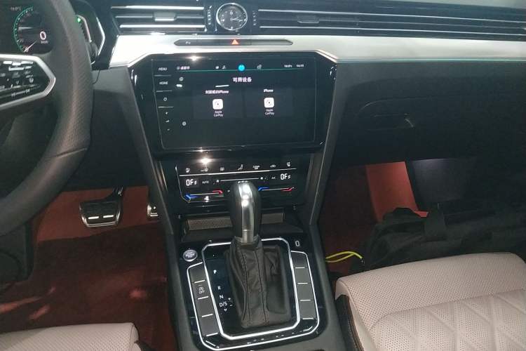 Used Volkswagen Magotan 2023 2 Million Units Commemorative Edition 330TSI DSG Luxury Version Audio And AC Panel