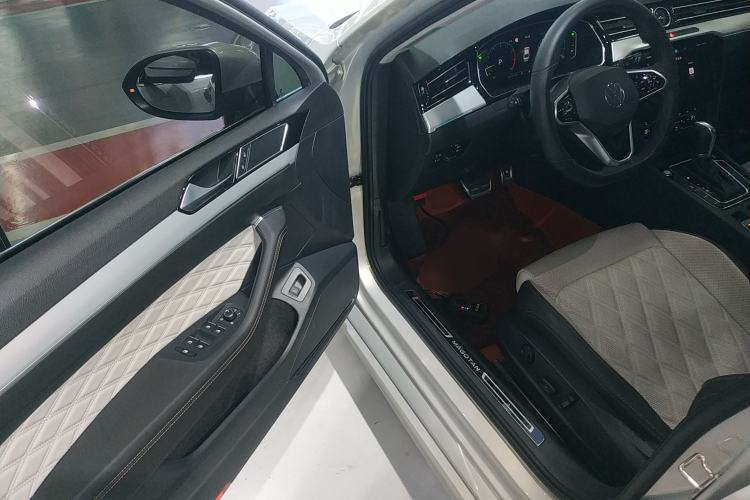 Used Volkswagen Magotan 2023 2 Million Units Commemorative Edition 330TSI DSG Luxury Version Driver Seat