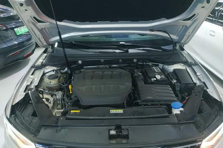 Used Volkswagen Magotan 2023 2 Million Units Commemorative Edition 330TSI DSG Luxury Version Engine Bay