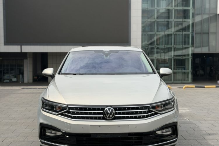 Used Volkswagen Magotan 2023 2 Million Units Commemorative Edition 330TSI DSG Luxury Version Exterior 1