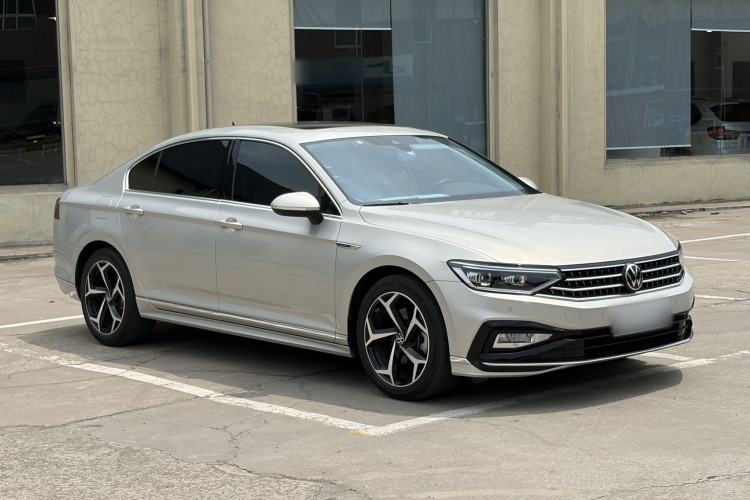 Used Volkswagen Magotan 2023 2 Million Units Commemorative Edition 330TSI DSG Luxury Version Exterior 2
