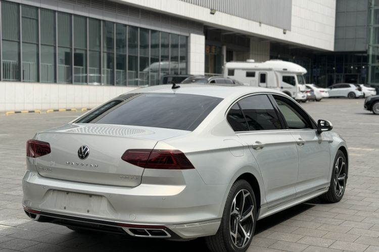 Used Volkswagen Magotan 2023 2 Million Units Commemorative Edition 330TSI DSG Luxury Version Exterior 3