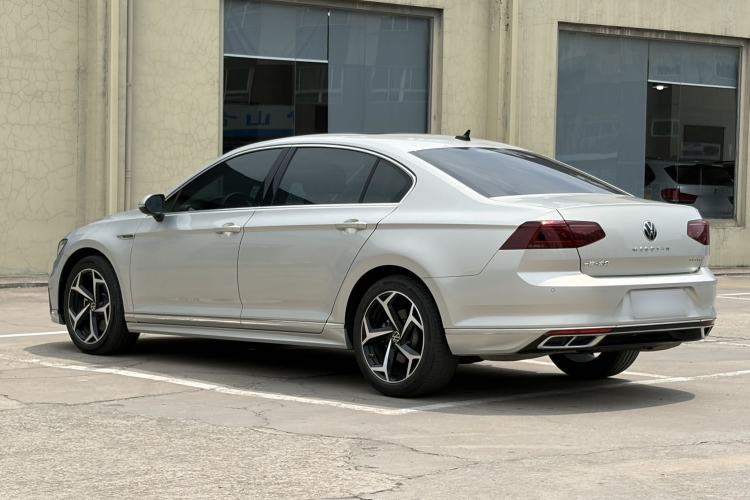 Used Volkswagen Magotan 2023 2 Million Units Commemorative Edition 330TSI DSG Luxury Version Exterior 3
