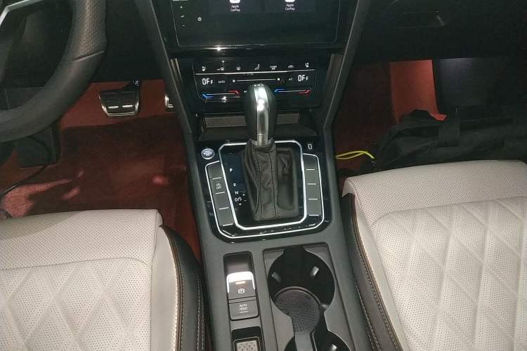 Used Volkswagen Magotan 2023 2 Million Units Commemorative Edition 330TSI DSG Luxury Version Gear Lever