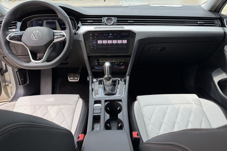 Used Volkswagen Magotan 2023 2 Million Units Commemorative Edition 330TSI DSG Luxury Version Interior 1
