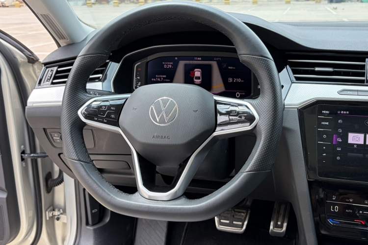 Used Volkswagen Magotan 2023 2 Million Units Commemorative Edition 330TSI DSG Luxury Version Interior 2