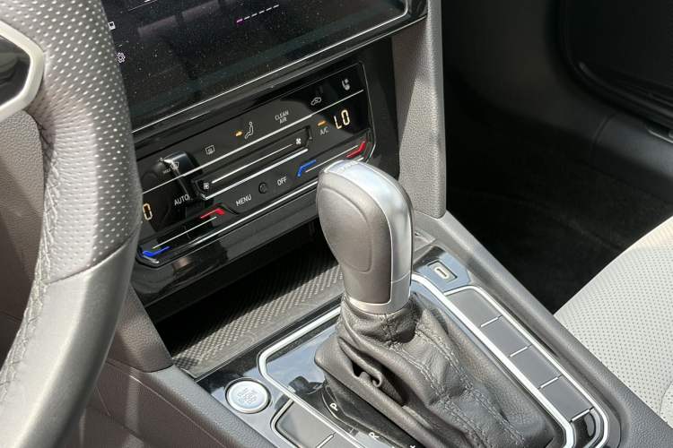 Used Volkswagen Magotan 2023 2 Million Units Commemorative Edition 330TSI DSG Luxury Version Interior 3