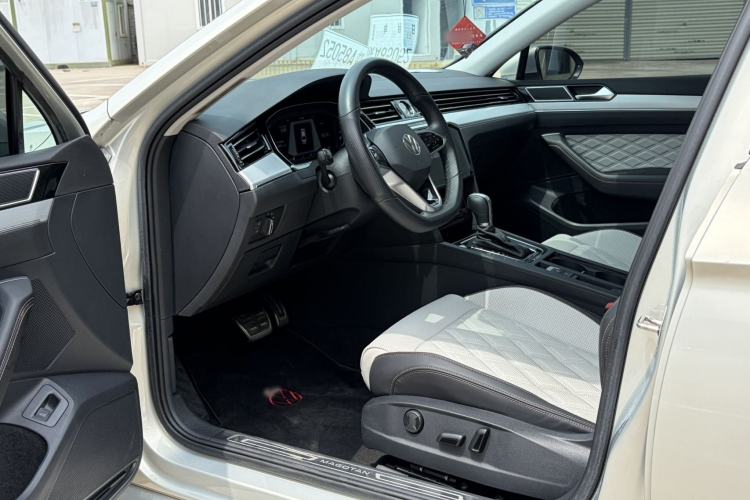 Used Volkswagen Magotan 2023 2 Million Units Commemorative Edition 330TSI DSG Luxury Version Interior 4