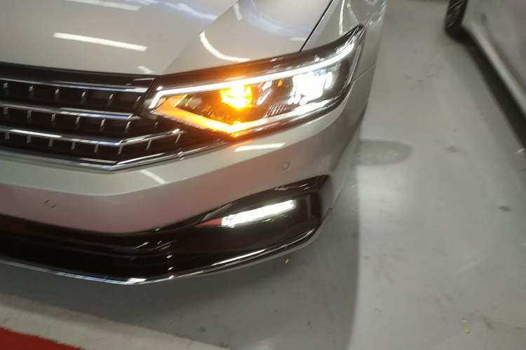Used Volkswagen Magotan 2023 2 Million Units Commemorative Edition 330TSI DSG Luxury Version Left Front Headlight