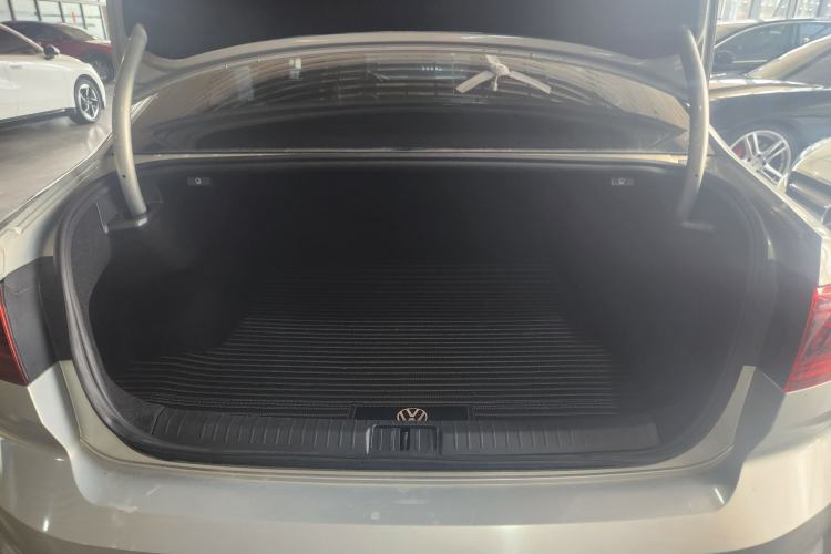 Used Volkswagen Magotan 2023 2 Million Units Commemorative Edition 330TSI DSG Luxury Version Trunk