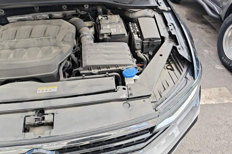 Used Volkswagen Magotan 2023 2 Million Units Limited-Edition 380TSI DSG Flagship Version Engine Bay Left