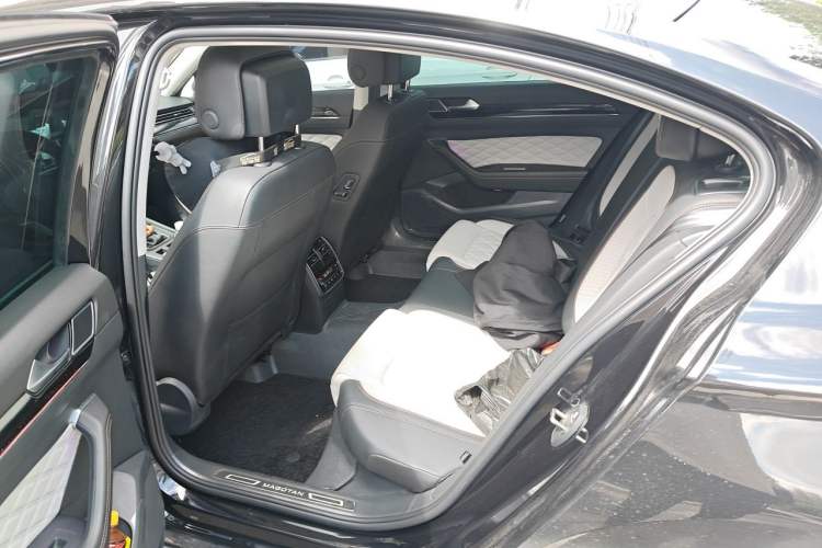 Used Volkswagen Magotan 2023 2 Million Units Limited-Edition 380TSI DSG Flagship Version Left Rear Seat