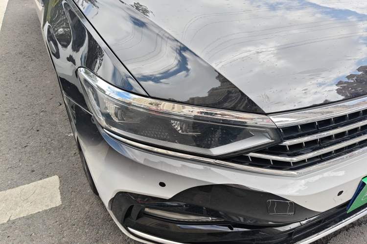 Used Volkswagen Magotan 2023 2 Million Units Limited-Edition 380TSI DSG Flagship Version Right Front Headlight
