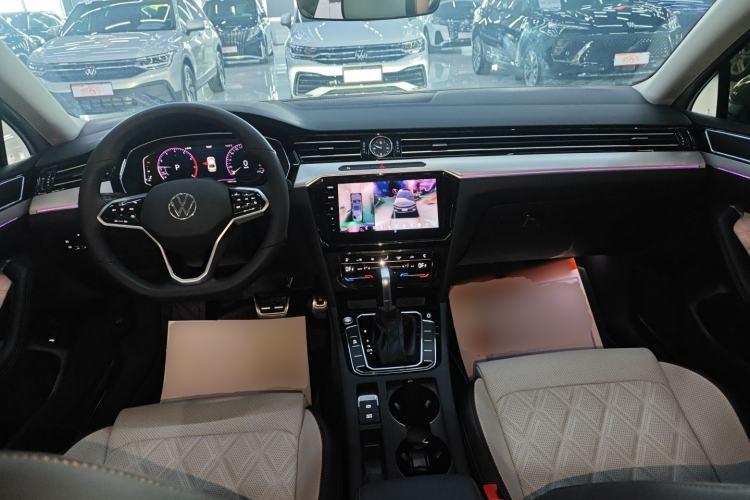 Used Volkswagen Magotan 2023 2 Million Units Commemorative Edition 330TSI DSG Luxury Version Center Console