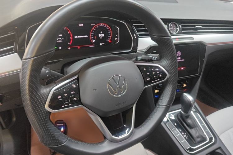 Used Volkswagen Magotan 2023 2 Million Units Commemorative Edition 330TSI DSG Luxury Version Center Console