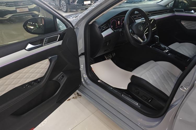 Used Volkswagen Magotan 2023 2 Million Units Commemorative Edition 330TSI DSG Luxury Version Driver Seat
