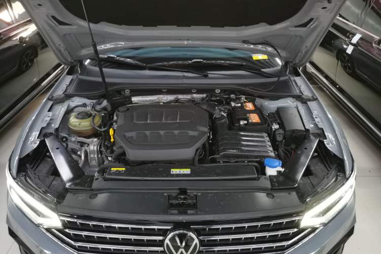 Used Volkswagen Magotan 2023 2 Million Units Commemorative Edition 330TSI DSG Luxury Version Engine Bay