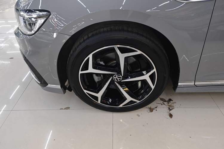 Used Volkswagen Magotan 2023 2 Million Units Commemorative Edition 330TSI DSG Luxury Version Exterior 4