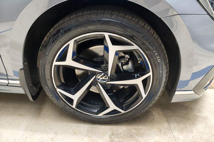 Used Volkswagen Magotan 2023 2 Million Units Commemorative Edition 330TSI DSG Luxury Version Exterior 4