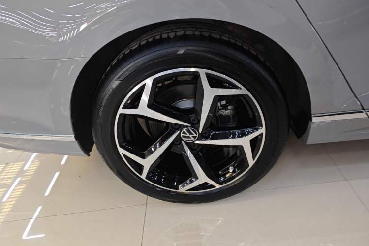 Used Volkswagen Magotan 2023 2 Million Units Commemorative Edition 330TSI DSG Luxury Version Exterior 5