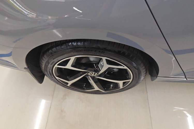 Used Volkswagen Magotan 2023 2 Million Units Commemorative Edition 330TSI DSG Luxury Version Exterior 5