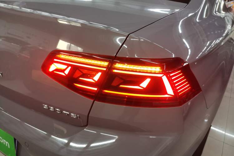 Used Volkswagen Magotan 2023 2 Million Units Commemorative Edition 330TSI DSG Luxury Version Exterior 6