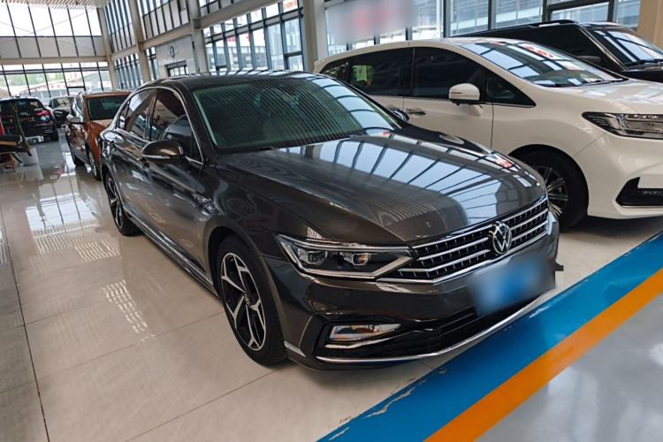 Used Volkswagen Magotan 2023 2 Million Units Commemorative Edition 330TSI DSG Luxury Version Front Right 45 Deg