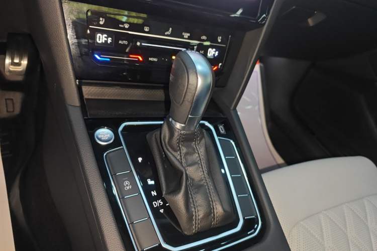 Used Volkswagen Magotan 2023 2 Million Units Commemorative Edition 330TSI DSG Luxury Version Gear Lever