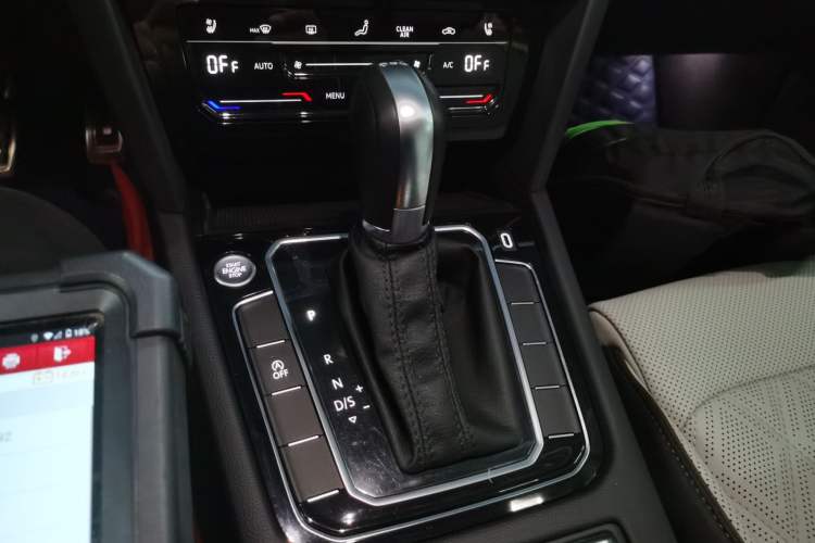 Used Volkswagen Magotan 2023 2 Million Units Commemorative Edition 330TSI DSG Luxury Version Gear Lever