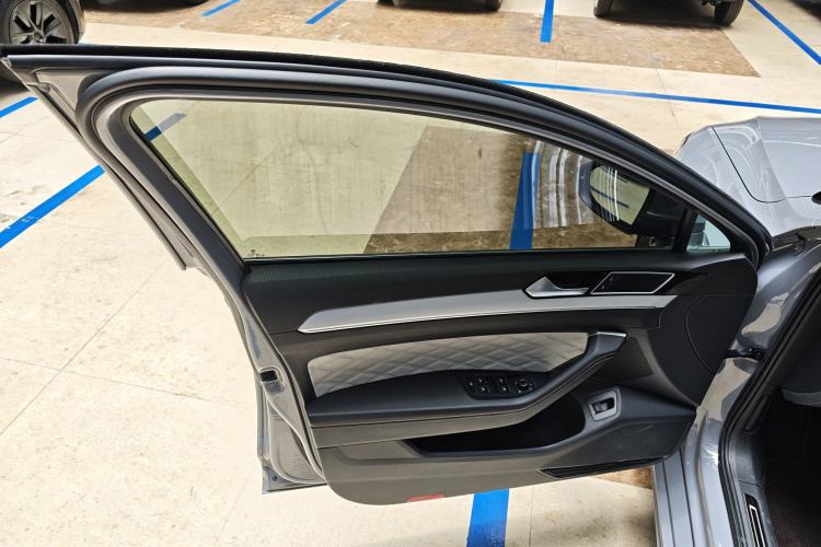Used Volkswagen Magotan 2023 2 Million Units Commemorative Edition 330TSI DSG Luxury Version Interior 12