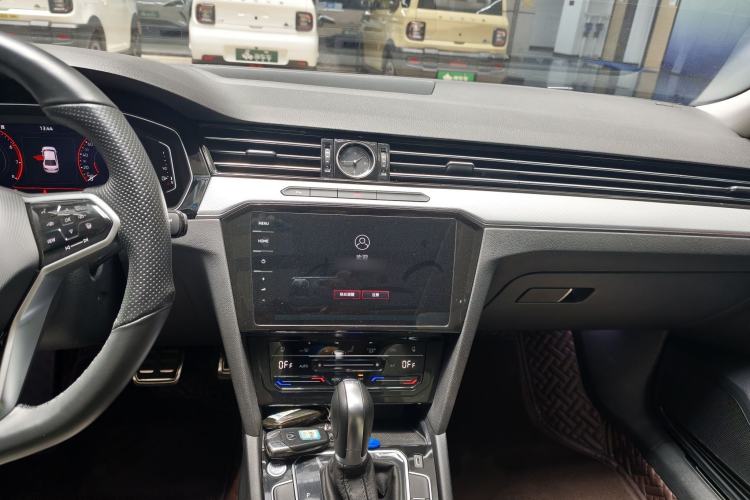 Used Volkswagen Magotan 2023 2 Million Units Commemorative Edition 330TSI DSG Luxury Version Interior 3
