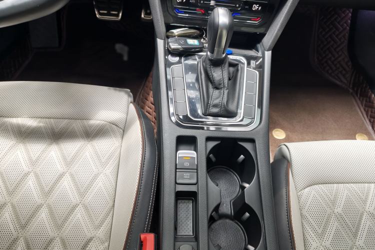 Used Volkswagen Magotan 2023 2 Million Units Commemorative Edition 330TSI DSG Luxury Version Interior 5