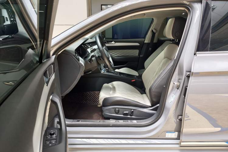 Used Volkswagen Magotan 2023 2 Million Units Commemorative Edition 330TSI DSG Luxury Version Interior 6