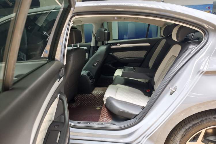 Used Volkswagen Magotan 2023 2 Million Units Commemorative Edition 330TSI DSG Luxury Version Interior 7