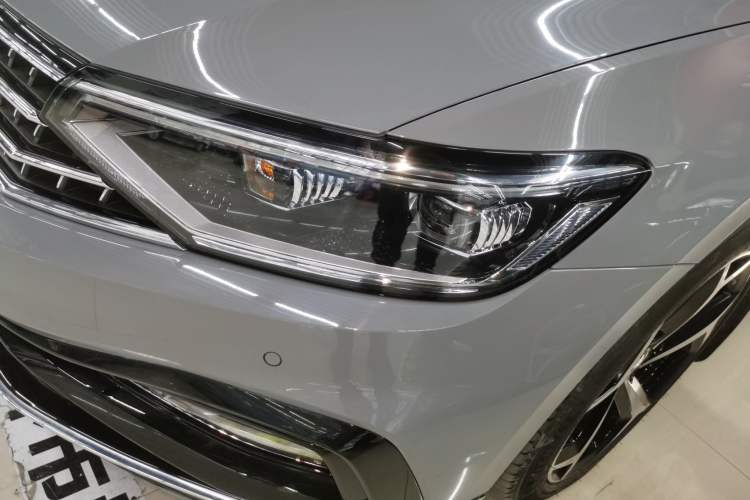 Used Volkswagen Magotan 2023 2 Million Units Commemorative Edition 330TSI DSG Luxury Version Left Front Headlight