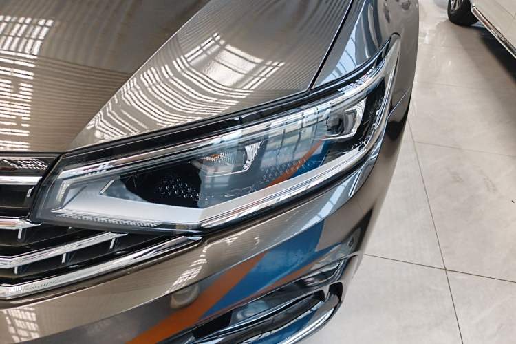 Used Volkswagen Magotan 2023 2 Million Units Commemorative Edition 330TSI DSG Luxury Version Left Front Headlight