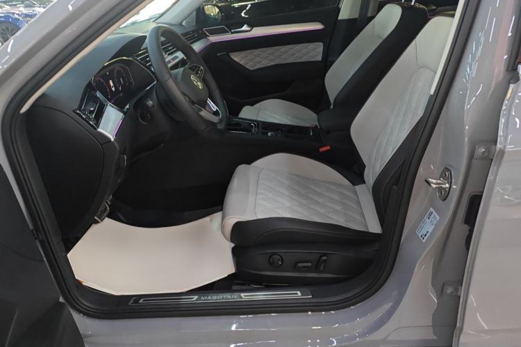 Used Volkswagen Magotan 2023 2 Million Units Commemorative Edition 330TSI DSG Luxury Version Left Front Seat