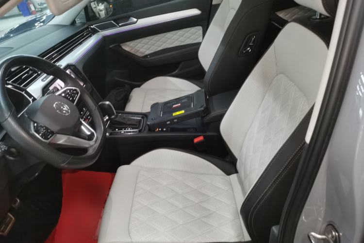 Used Volkswagen Magotan 2023 2 Million Units Commemorative Edition 330TSI DSG Luxury Version Left Front Seat