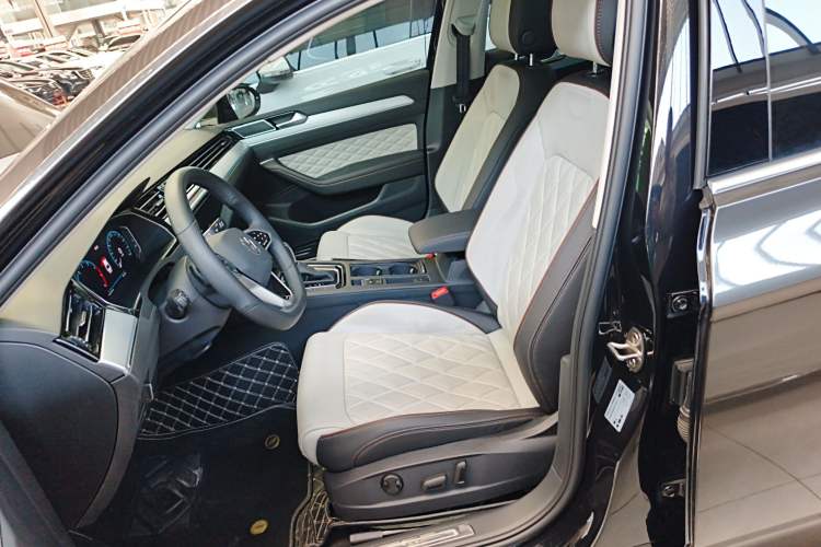 Used Volkswagen Magotan 2023 2 Million Units Commemorative Edition 330TSI DSG Luxury Version Left Front Seat