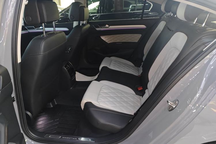 Used Volkswagen Magotan 2023 2 Million Units Commemorative Edition 330TSI DSG Luxury Version Left Rear Seat