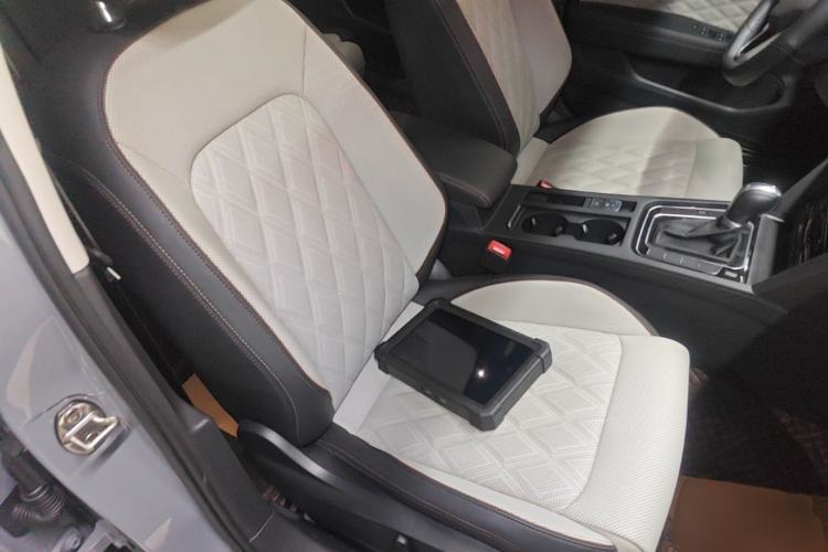 Used Volkswagen Magotan 2023 2 Million Units Commemorative Edition 330TSI DSG Luxury Version Right Front Seat
